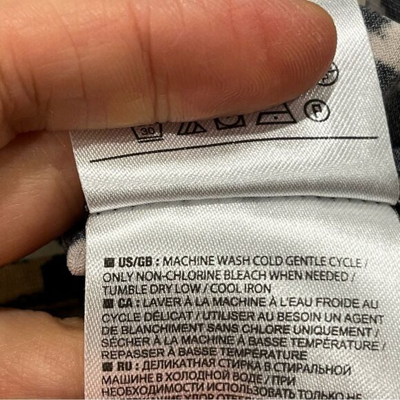 Banana Republic animal print Long sleeve wrap dress - Picture 10 of 14